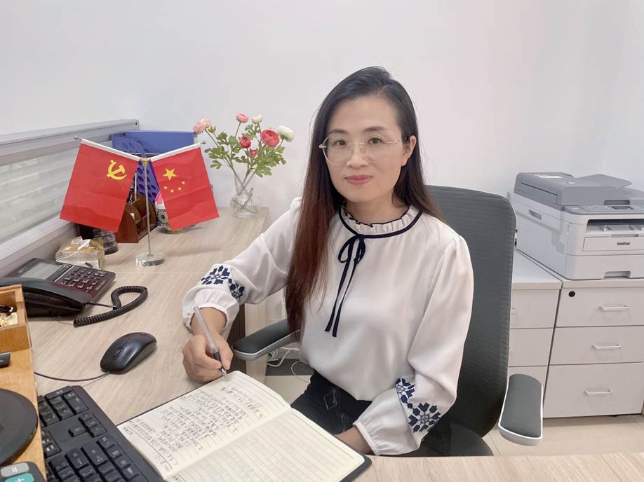 孙惠惠工作照 孙惠惠工作照