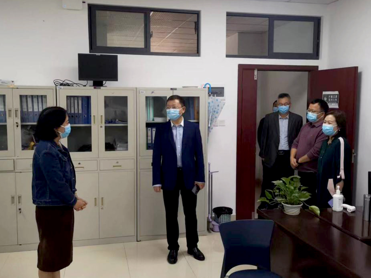 校长赵明阶调研学校资产后勤工作