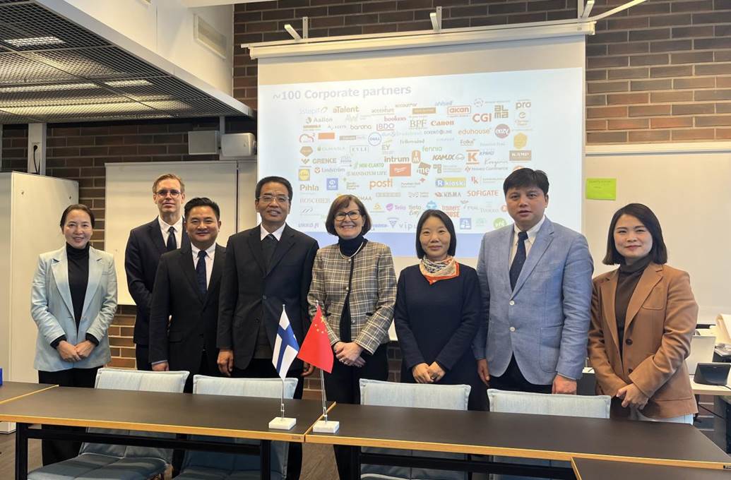 HH校长座谈会合影 HH校长座谈会合影